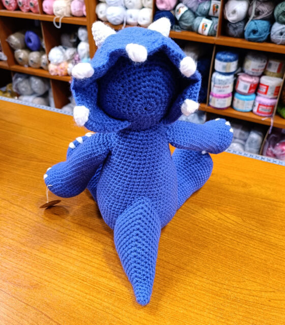 plekto xeiropoihto amigurumi deinosauros 35ek mak072 2 logo