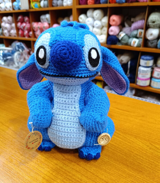 plekto xeiropoihto amigurumi stitch 20ek mak074 1 logo