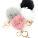 Γούνινο πον πον διακοσμητικό με αλυσιδάκι και κούμπωμα 7εκ