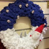 Στεφανάκι Puffy Χριστουγεννιάτικο διακοσμητικό Μπλε λευκό 30εκ - Α90